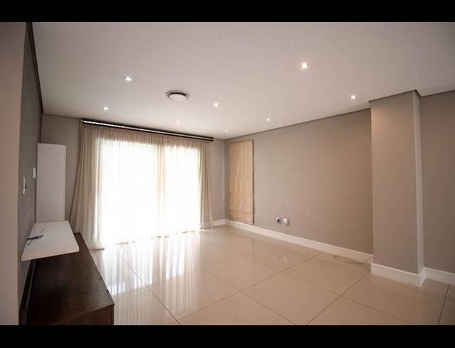 3 BEDROOM TOWNHOUSE FOR SALE IN IZINGA ESTATE